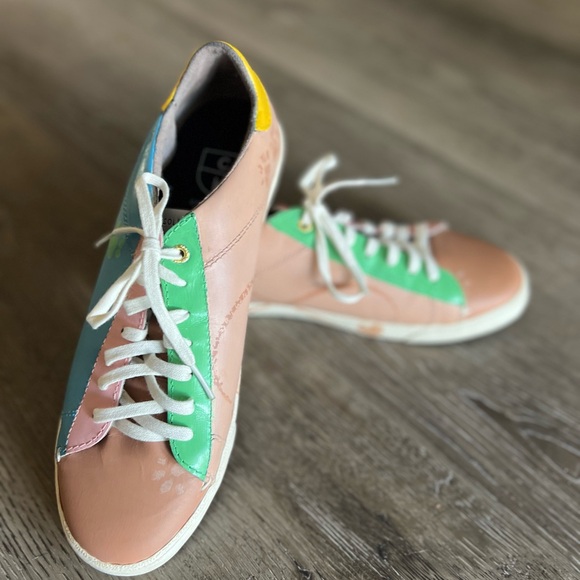 Unique Cole Haan leather Sneaker with Paw Prints. Women’s size 8 - Picture 4 of 13